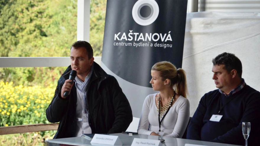 Tisková konference k chystanému projektu designového centra Kaštovaná, promlouvám k naší účasti na projektu